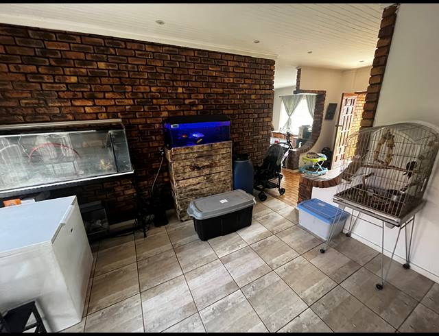 3 BEDROOM HOUSE FOR SALE IN DERSLEY